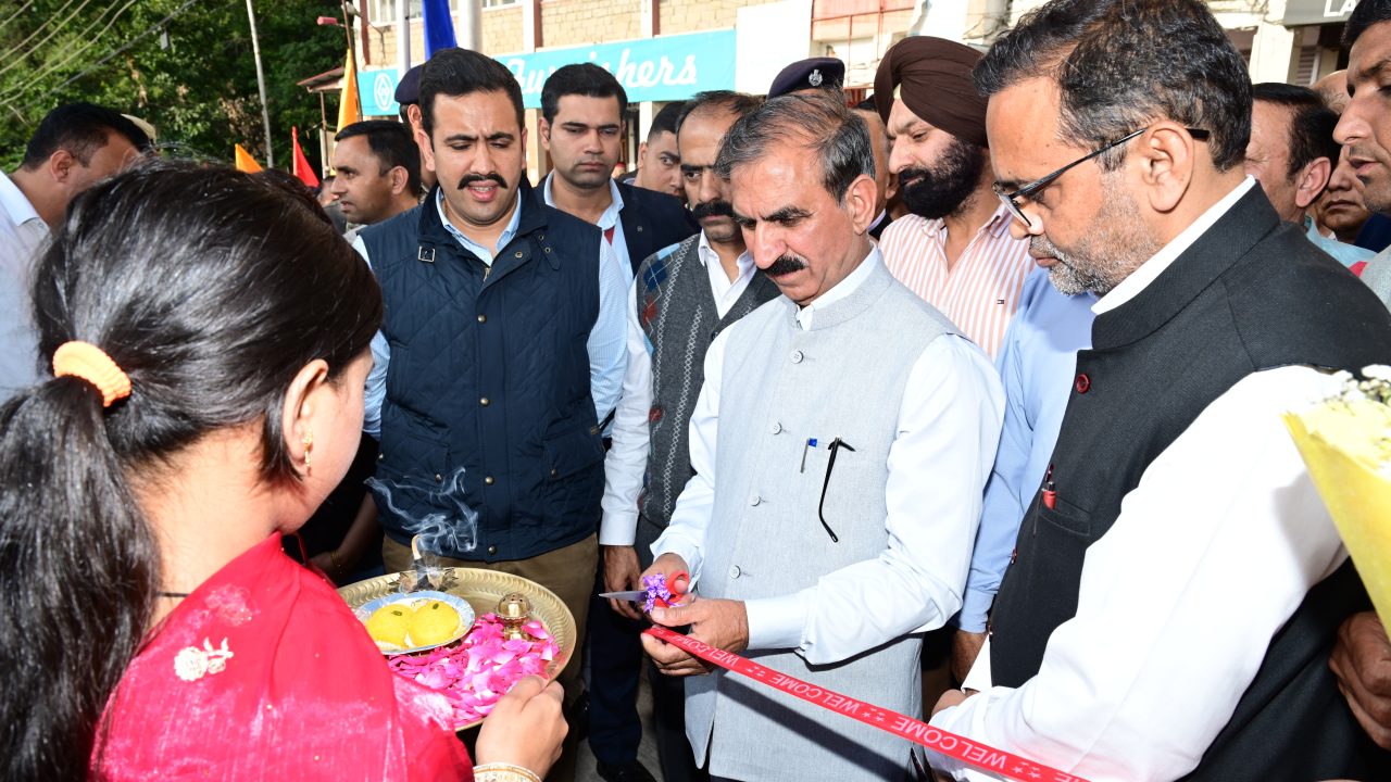 मुख्यमंत्री ने कसुम्पटी में पार्किंग सुविधा का लोकार्पण किया