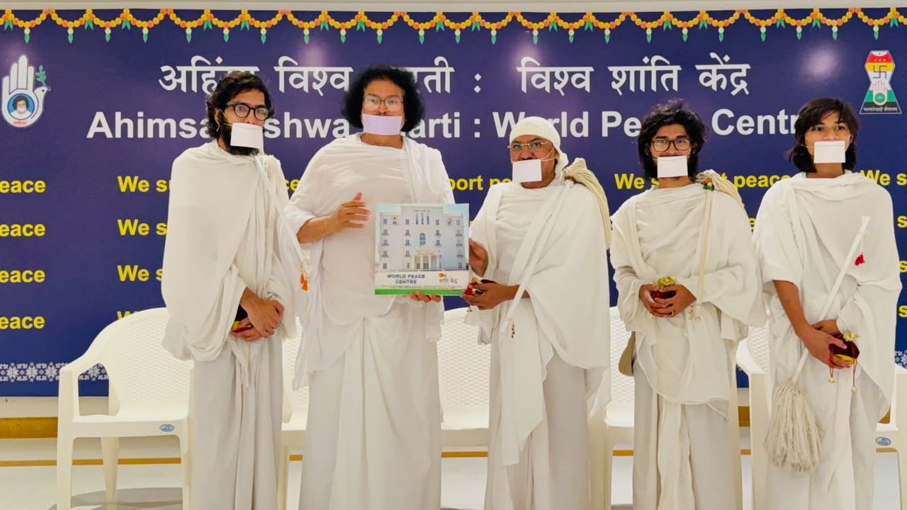 श्रमण संघीय संतों का विश्व शांति केंद्र में आगमन सौभाग्य का विषय- आचार्य लोकेश
