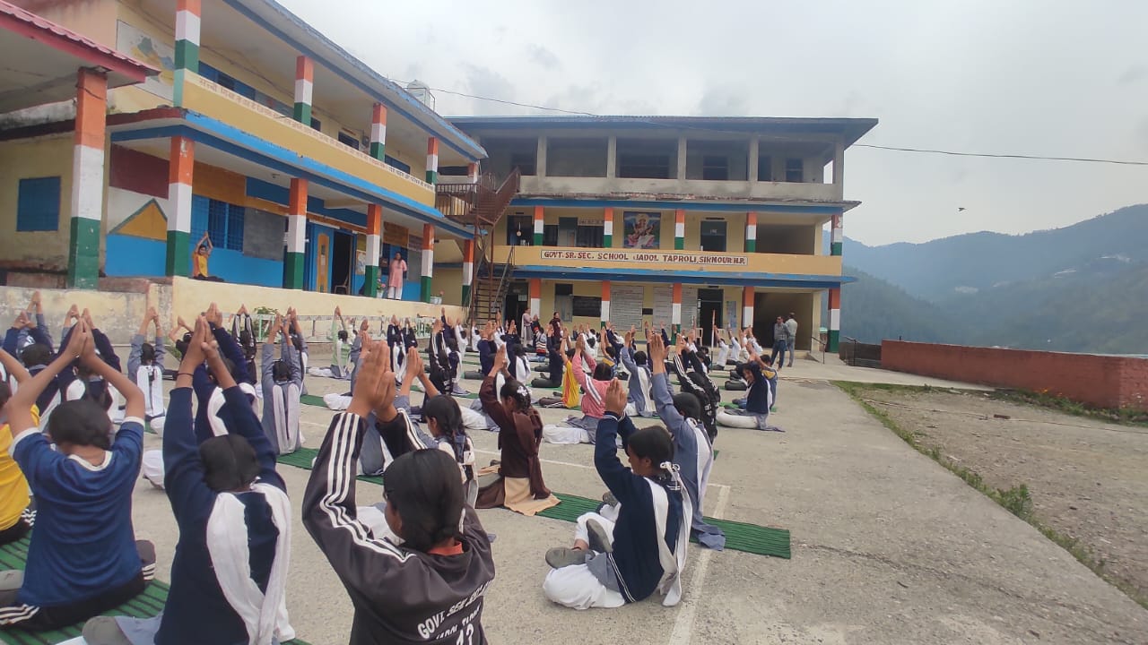 जदोल टपरोली के सरकारी विद्यालयों में शिक्षकों की भारी कमी, जनप्रतिनिधियों ने उठाई आवाज